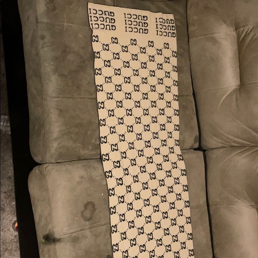 Gucci scarve